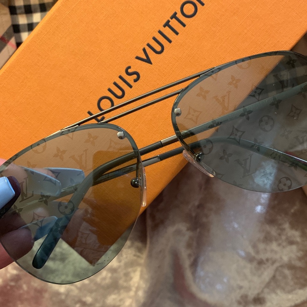 Louis Vuitton sun glasses